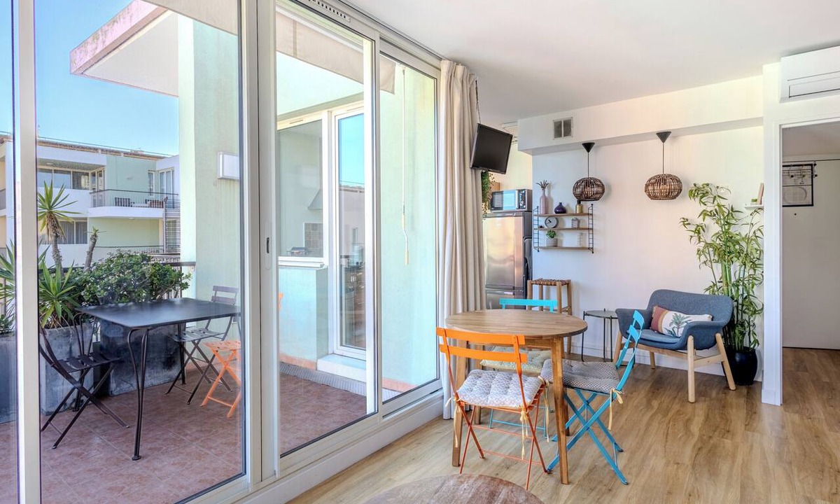 Antibes City Centre Apartment | (014) Port Vauban et piscine