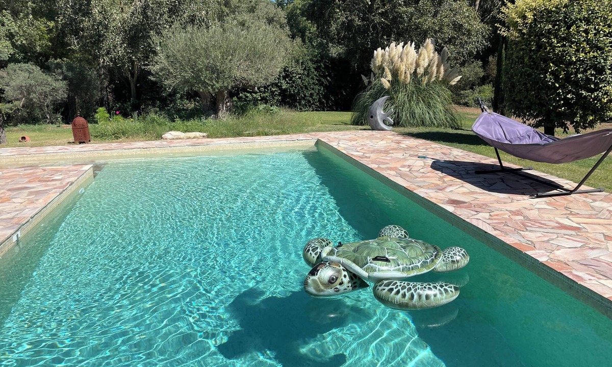Fuveau Cottage | 15 min from Aix-en-Provence: Charming cottage with seasonal heated pool