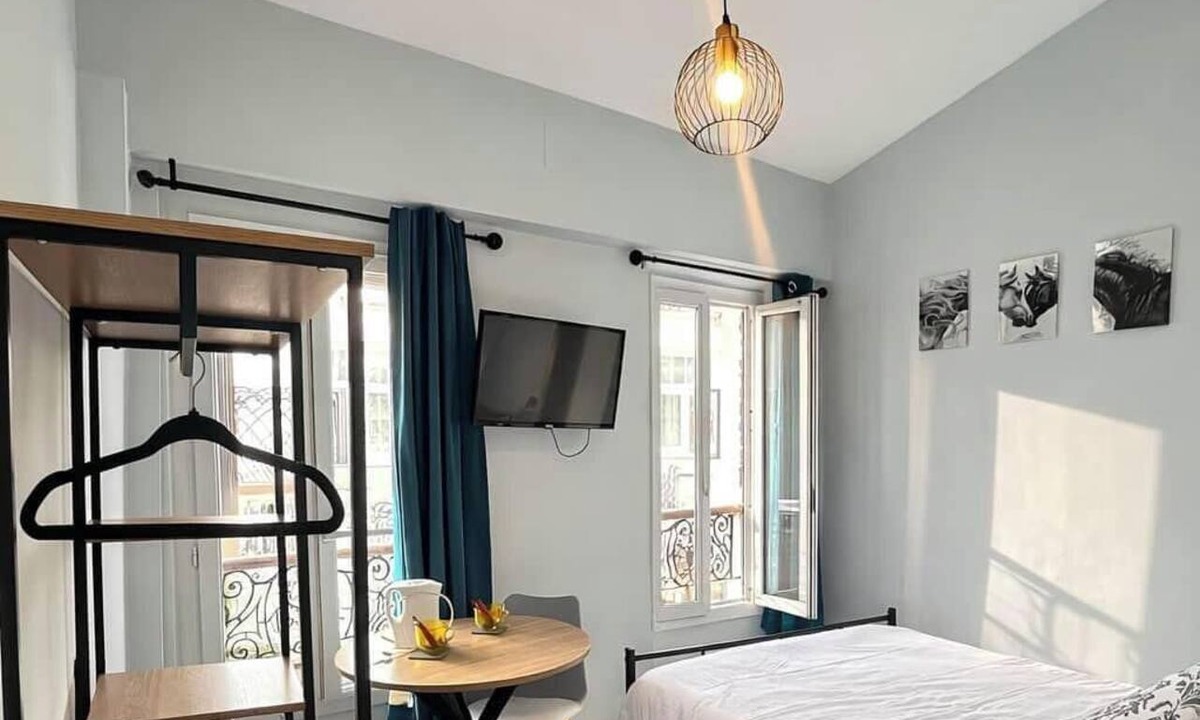 1st Arrondissement Hotel | 16-The Marseille Panorama - View of Notre Dame