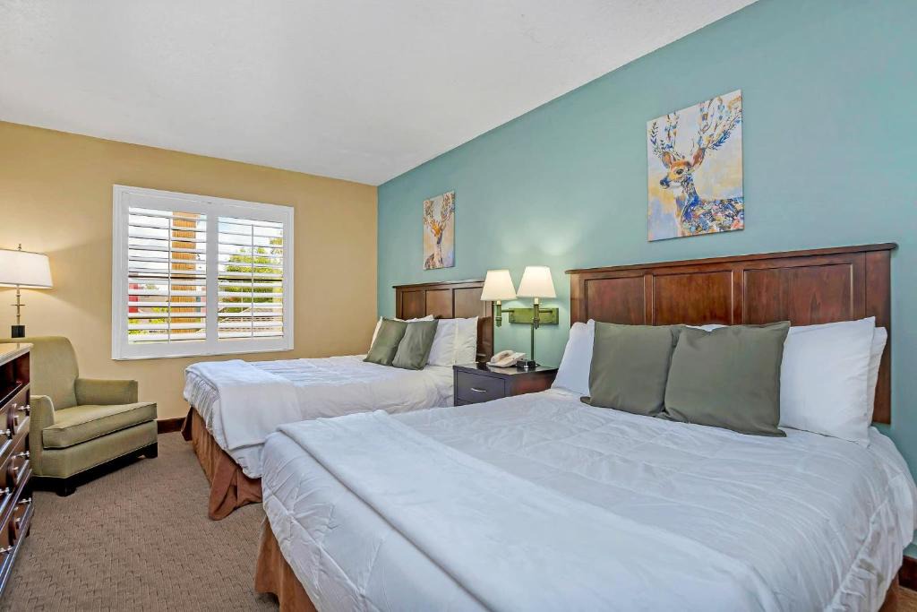 Florida Central Atlantic Coast Apartment | 1BR 2 Queens Hotel-Apt with Pool, Hot Tub & Arcade, near Disney & Universal!