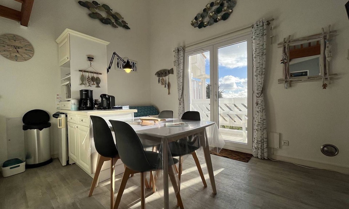 La Cotiniere Apartment | 2-room apartment with balcony, sea view, parking in Saint-Pierre-d'Oléron, wifi included