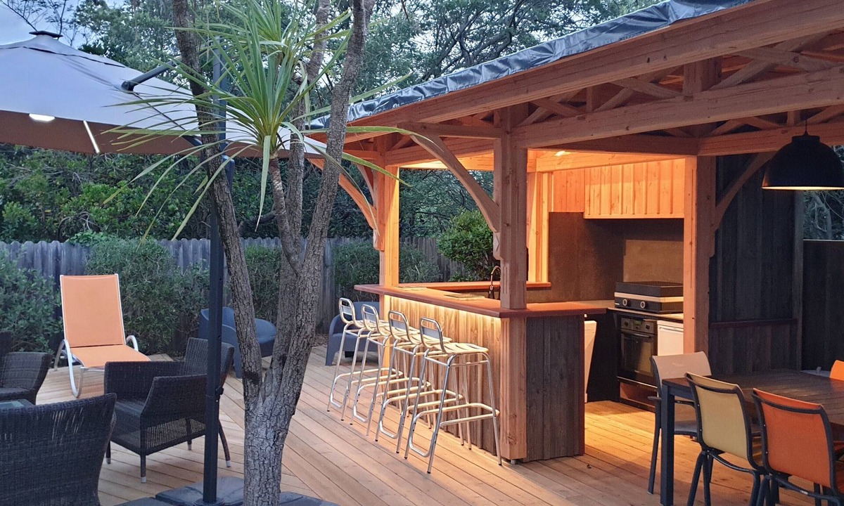 Cap-Ferret Villa | 200 meters from the beach: VILLA IN THE CENTER of Cap Ferret, beautiful garden with trees