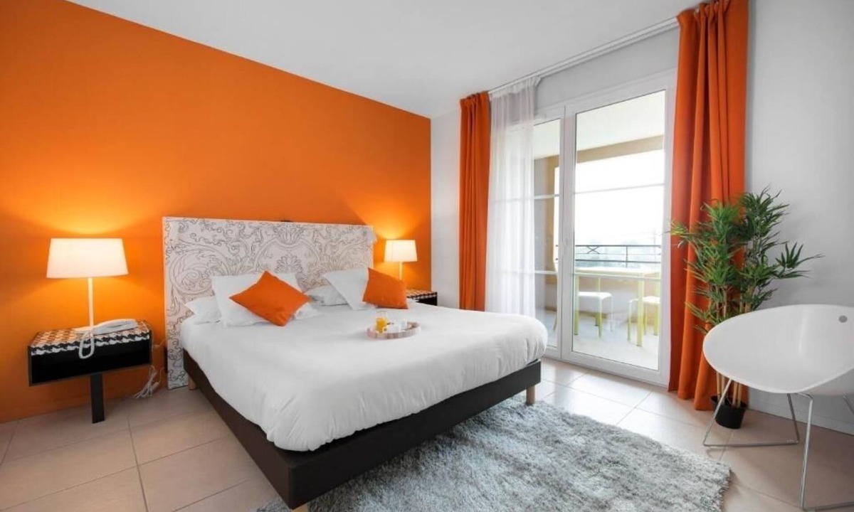 Mougins Hotel | 2BR Countryside Flat | Full Kitchen | Experience Cannes Film Culture 6 Mi Away