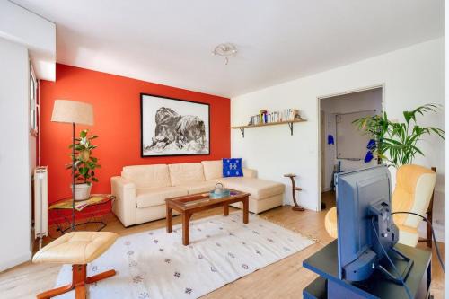 Lodi Apartment | 2BR Flat with balcony in the Heart of Marseille