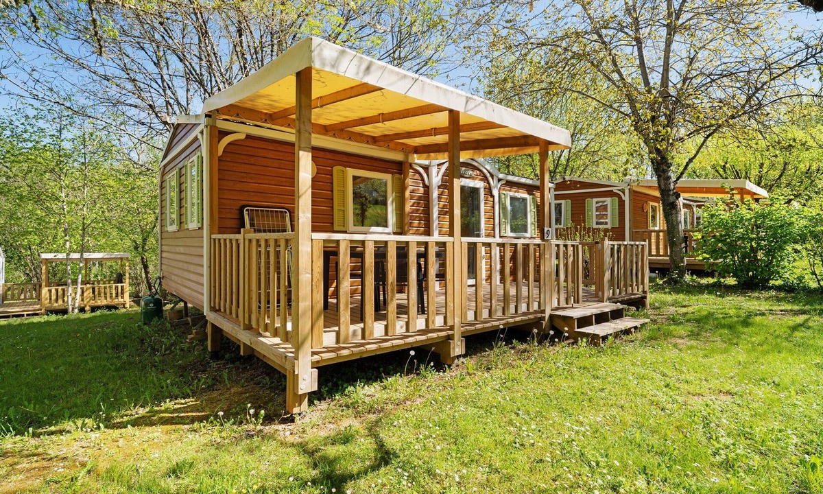Saint-Martial-de-Nabirat House | 3★ Campsite in Périgord Noir – Mobile Home with Pool, Fishing & Family Activities