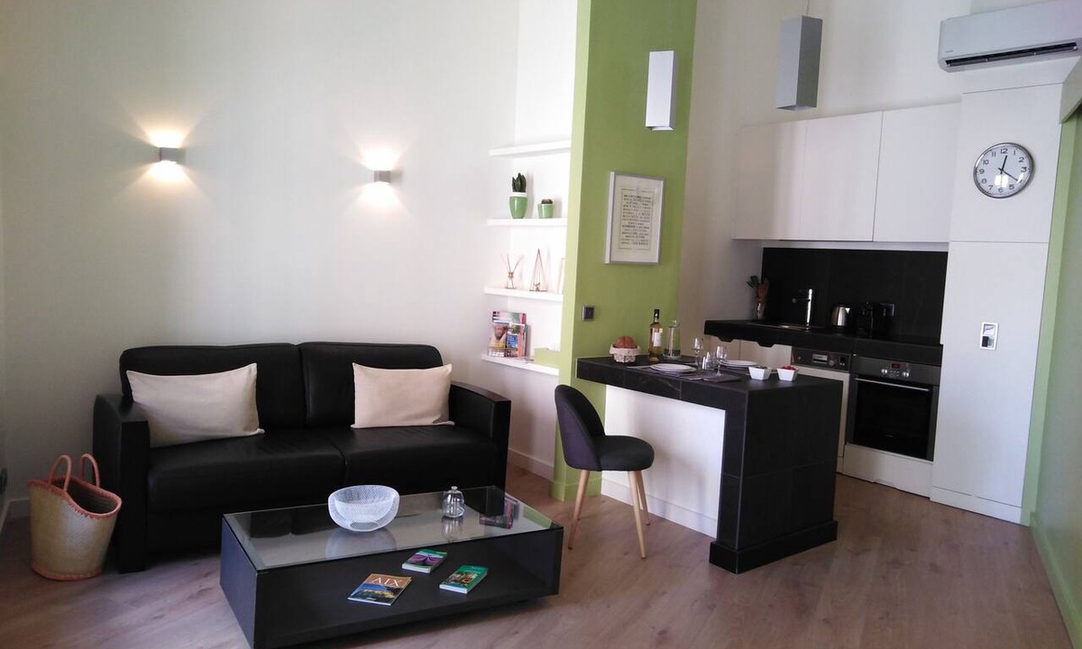 Mazarin Quarter Apartment | 3-star 2-room air-conditioned apartment with garden view-Historical Center Mazarin 2
