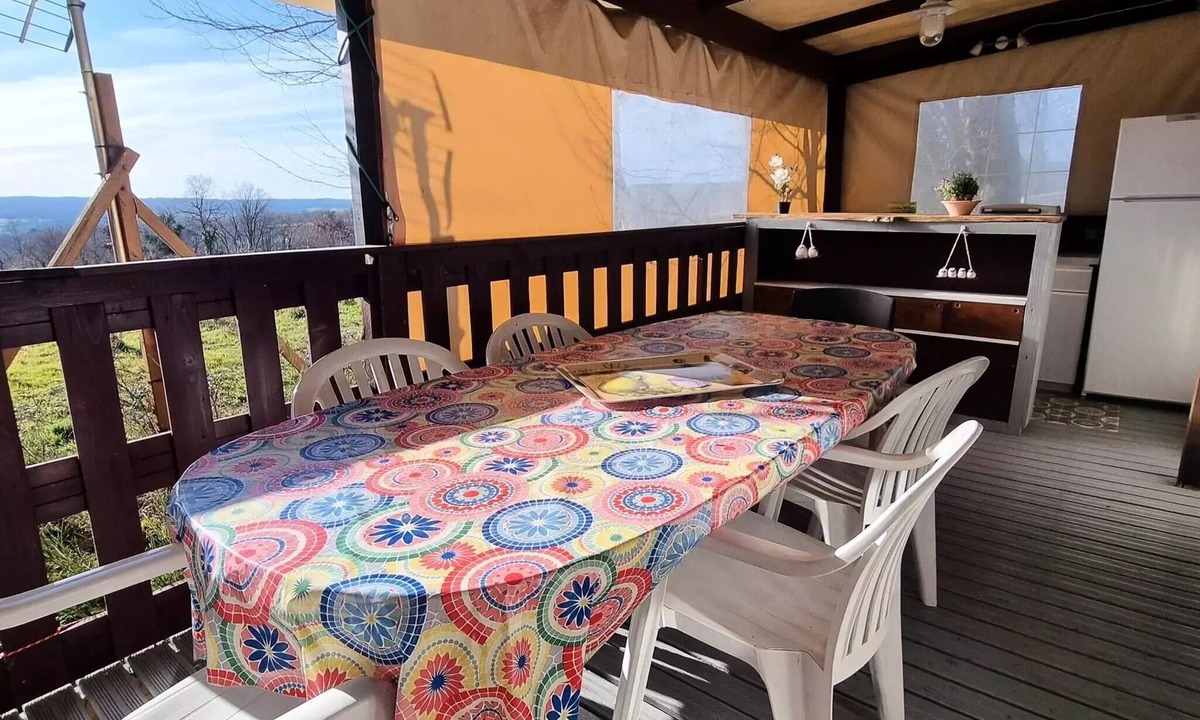 Peyrignac House | 36 Résidence les genêts, 32 m², covered patio, TV + dishwasher, sleeps 4