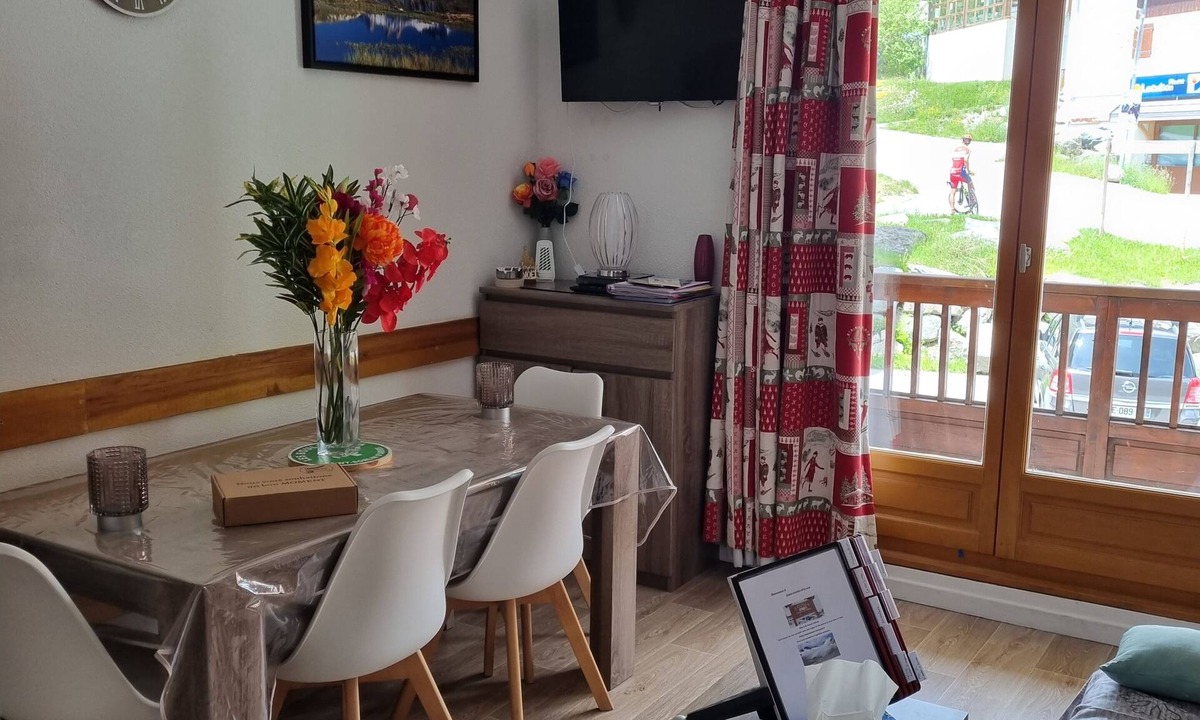 Saint-Sorlin-d'Arves Apartment | 4/6-person apartment in Saint-Sorlin-d'Arves at the foot of the slopes