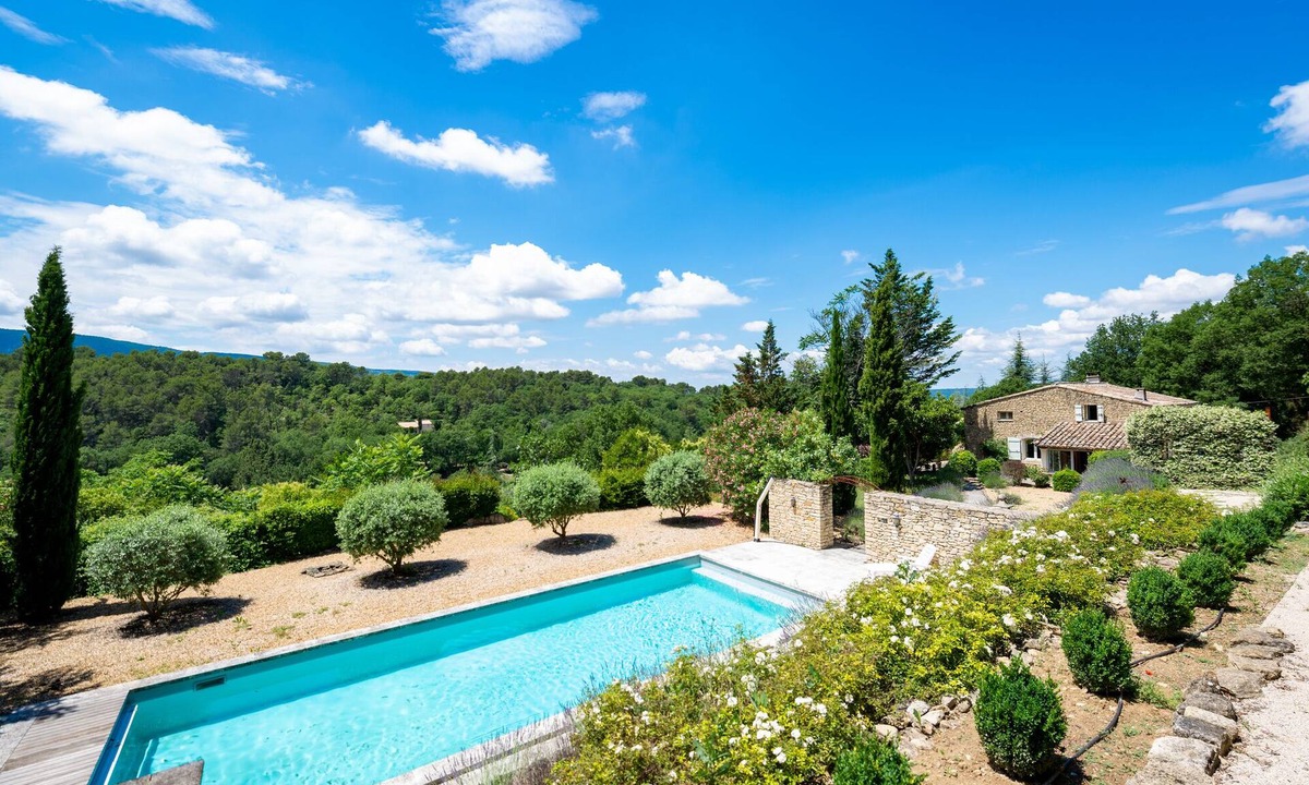 Menerbes House | 4 Bed Mas Near Menerbes, Beautiful Gardens, Pool, Wonderful Views of the Valley