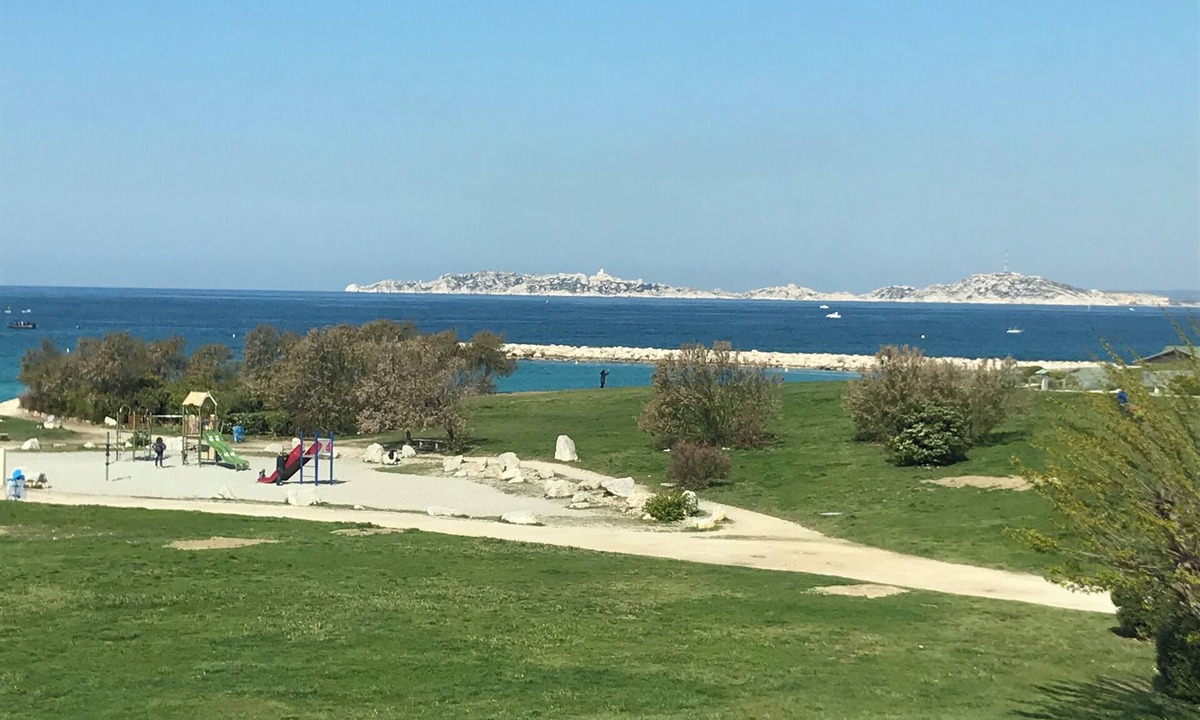 Bonneveine Apartment | 4 Rooms flat on the sea front, splendid view with sunset! Terrace.