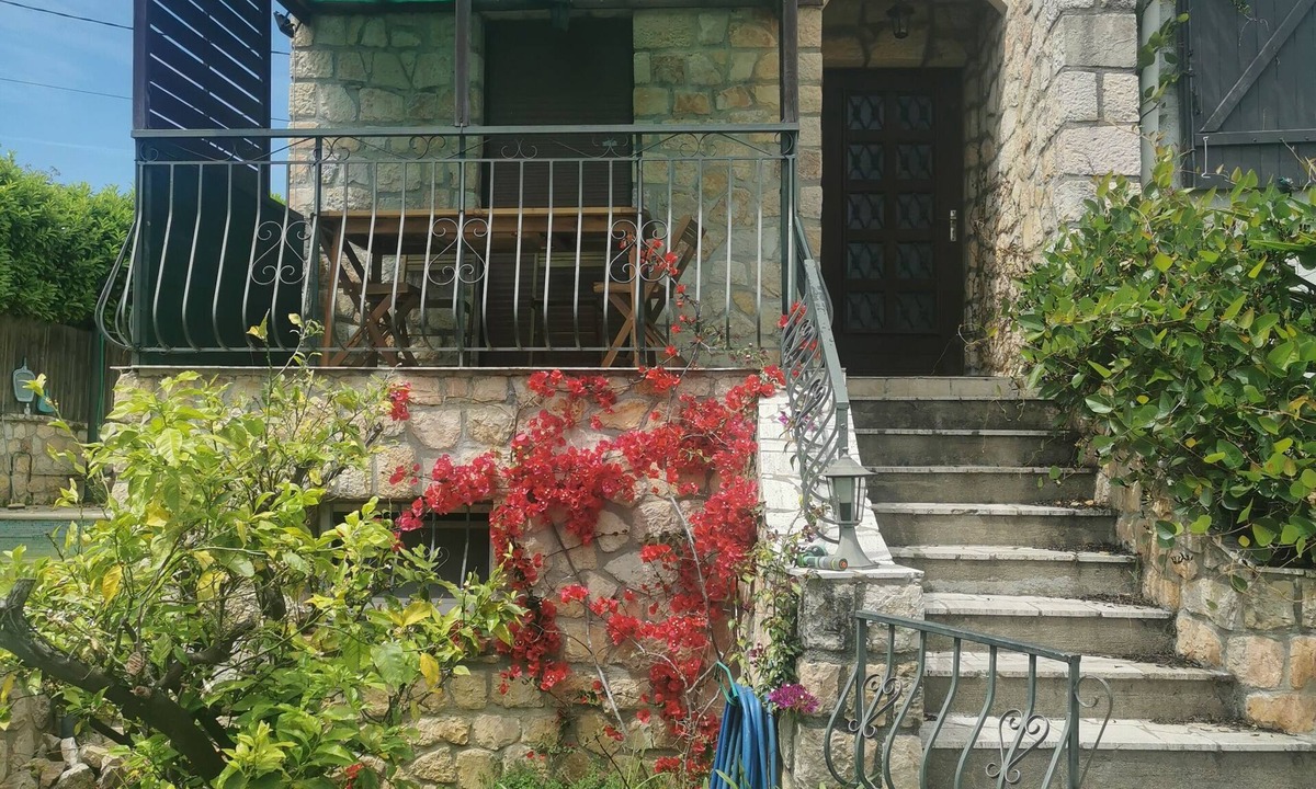 Plaine de la Brague House | 5 minutes from the sea/town center, spacious villa with garden, swimming pool, parking lot