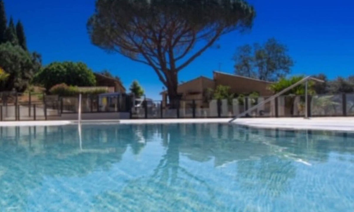 La Garde-Freinet House | 6-person air-conditioned luxury bungalow with private Jacuzzi in enclosed garden