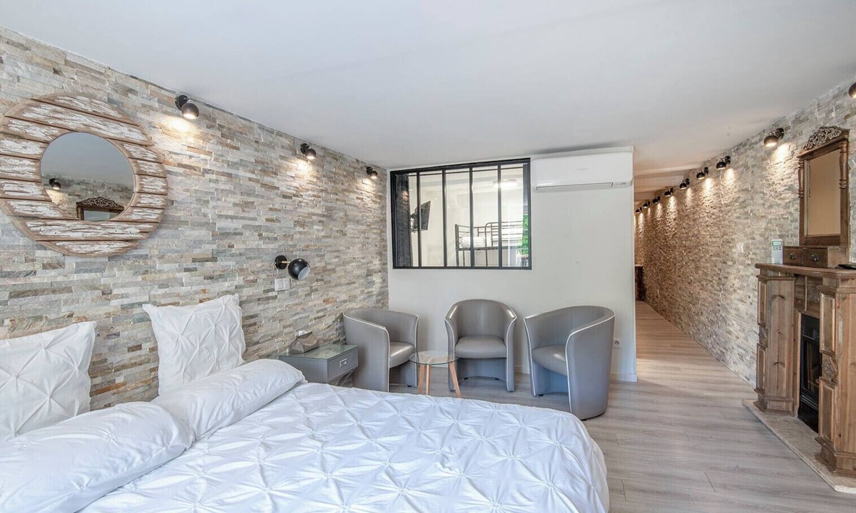 Les Grands Carmes Apartment | AC Apartment near Vieux-Port & Panier