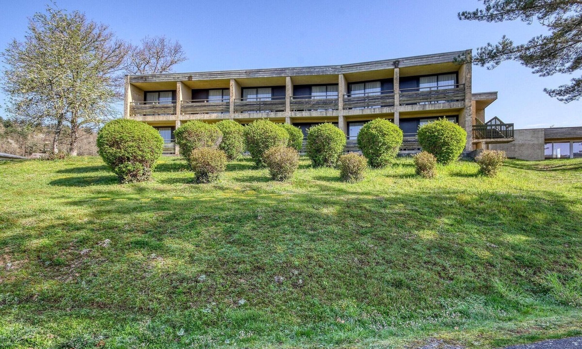 Miremont Apartment | Accessible Lake Stay for 4 in Miremont