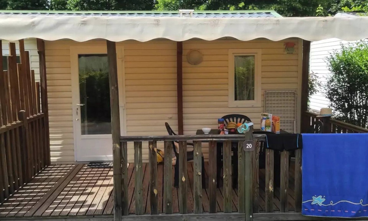 Saint-Paul-de-Vezelin House | Air-conditioned 2-bedroom mobile home with television sleeps 4