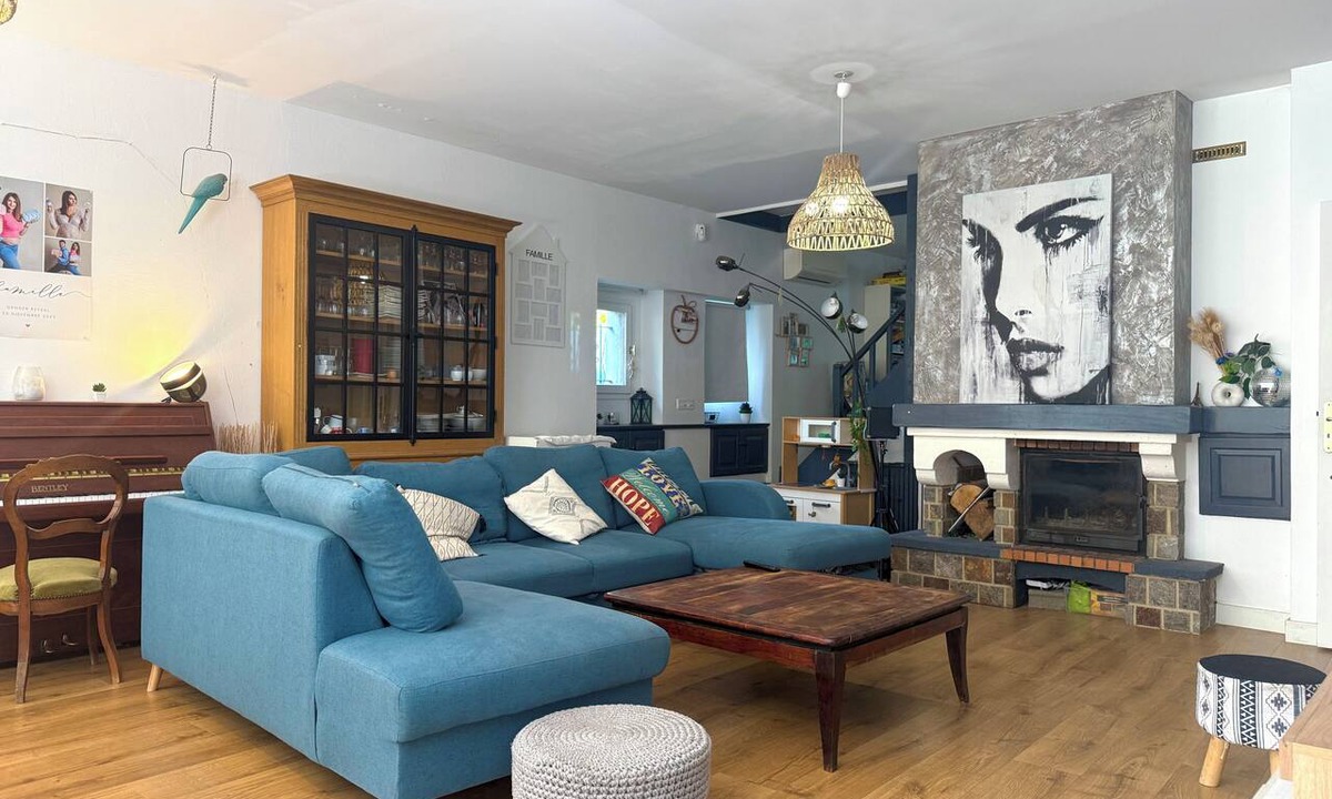 Sathonay-Camp House | Air-conditioned family home with a pool near Lyon