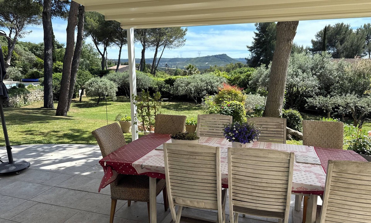 Ventabren Villa | Aix en Provence, near, beautiful country house 200 m2 with independent studio and swimming pool