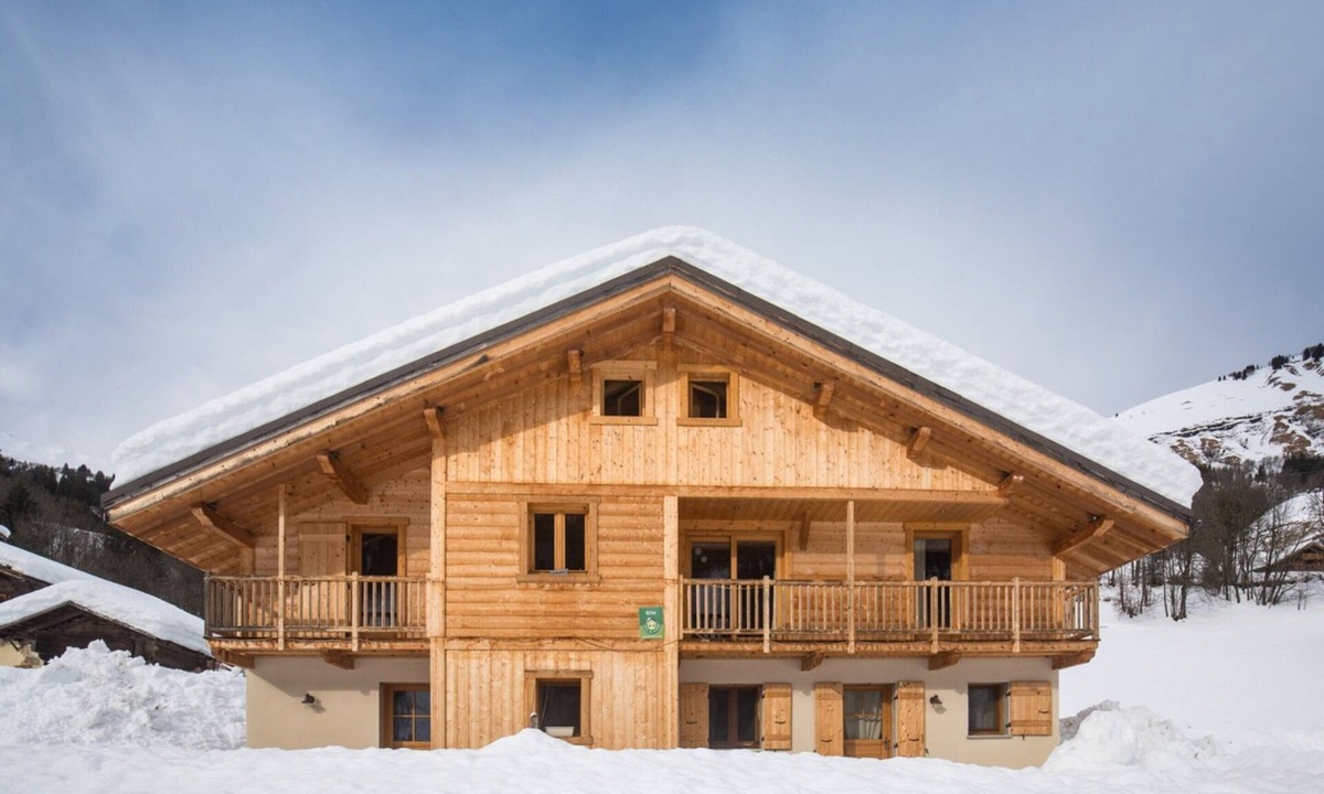 Hauteluce Apartment | Apartment 'Chalet Evasion - 13 People' with Mountain View, Shared Garden and Wi-Fi