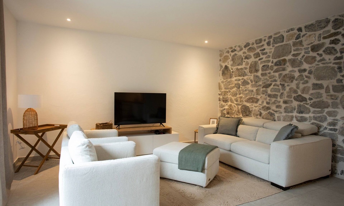 La Tour Apartment | Apartment 'De Charme - La Tour' with Private Terrace and Wi-Fi