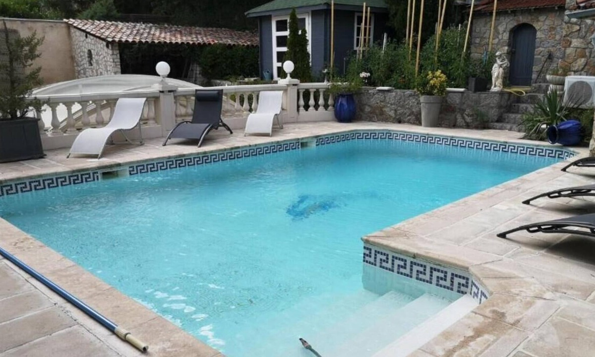 Digne-les-Bains Apartment | Apartment "Design avec Piscine" with Mountain View, Private Pool & Wi-Fi