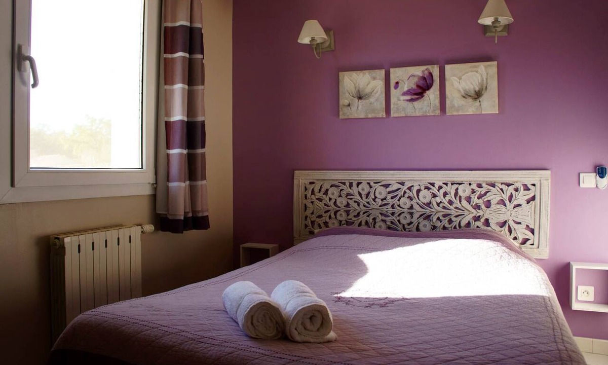 Loriol-du-Comtat Hotel | Apartment in the heart of Vaucluse close to the tourist attractions of Vaucluse