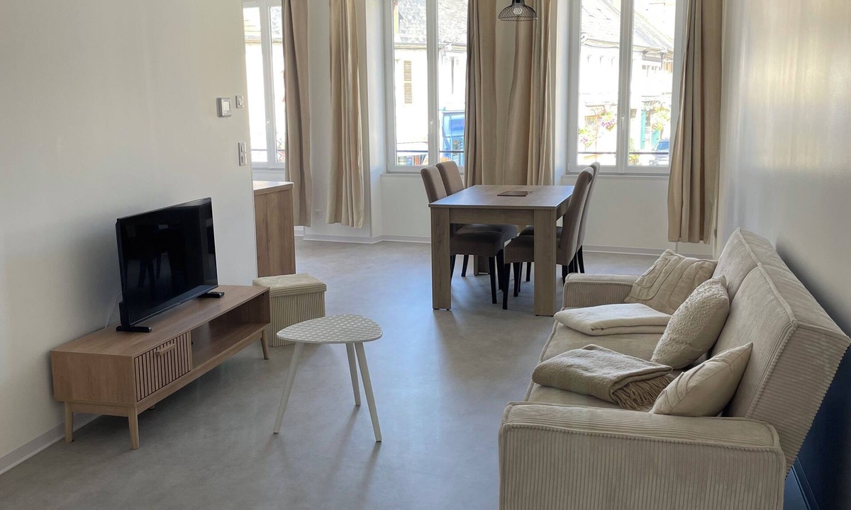 Premery Apartment | Apartment n°1 downtown with inner courtyard