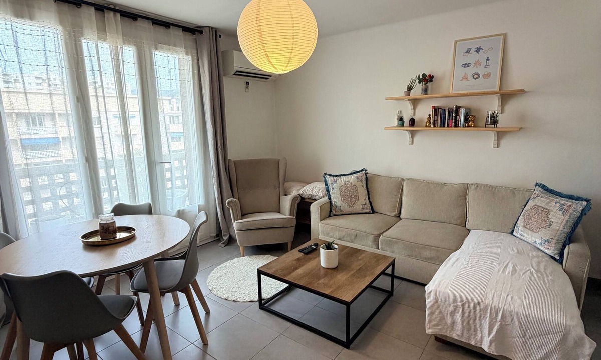 Sainte-Marguerite Apartment | Apartment near velodrome 6 adults possible Parking Clim Umbrella bed