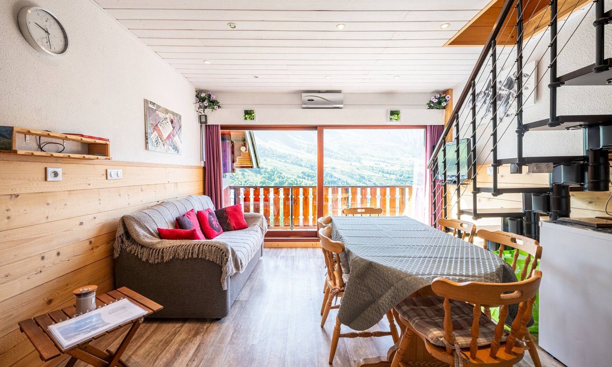 Albiez-le-Vieux Apartment | Apartment "Schnoucky" with Mountain Views, Balcony and Wi-Fi