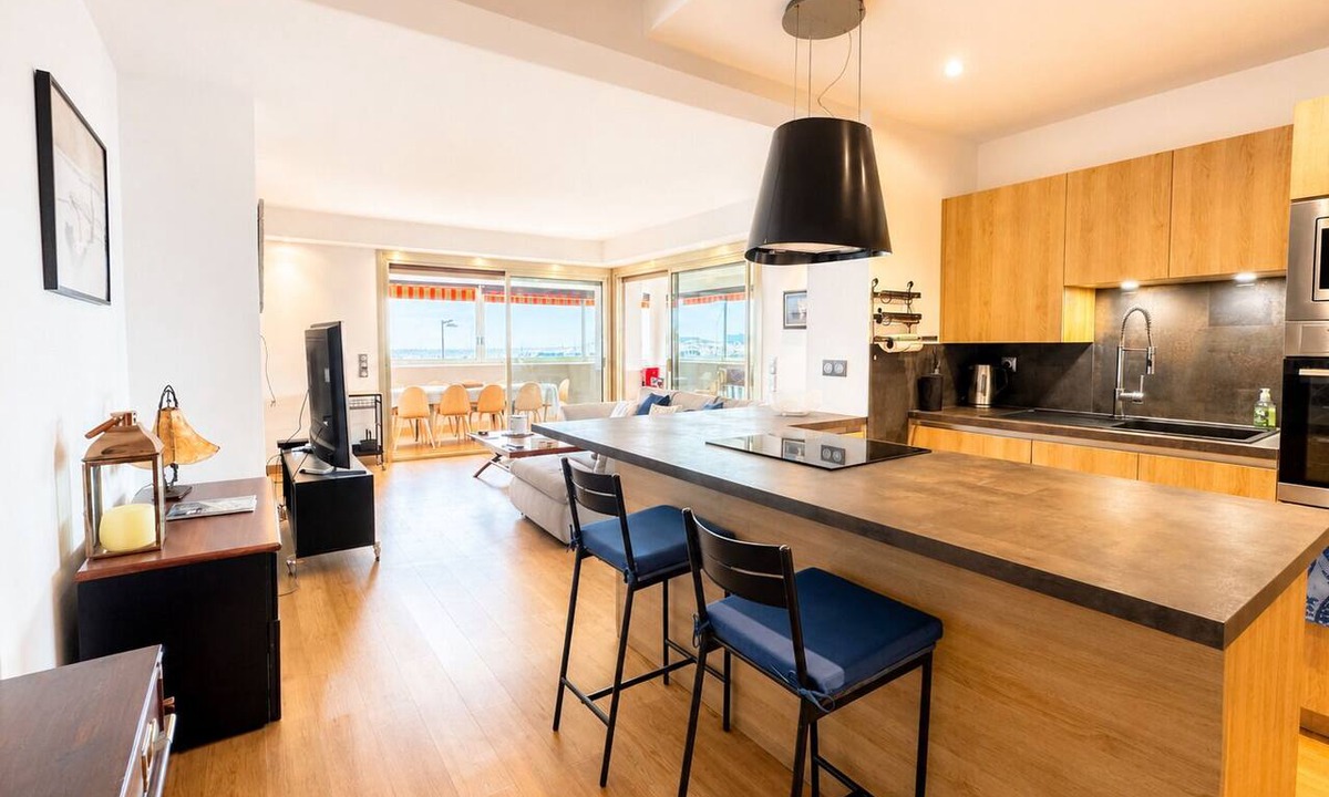 Plaine de la Brague Apartment | Apartment - sea view and veranda, Port Vauban