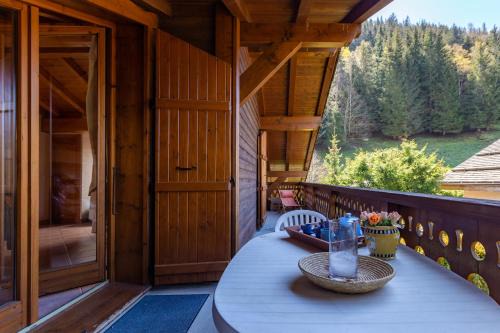 Le Lavancher Apartment | Apt Les Drus118- 3BR Alpine View Balcony & Parking for 6 - Happy Rentals