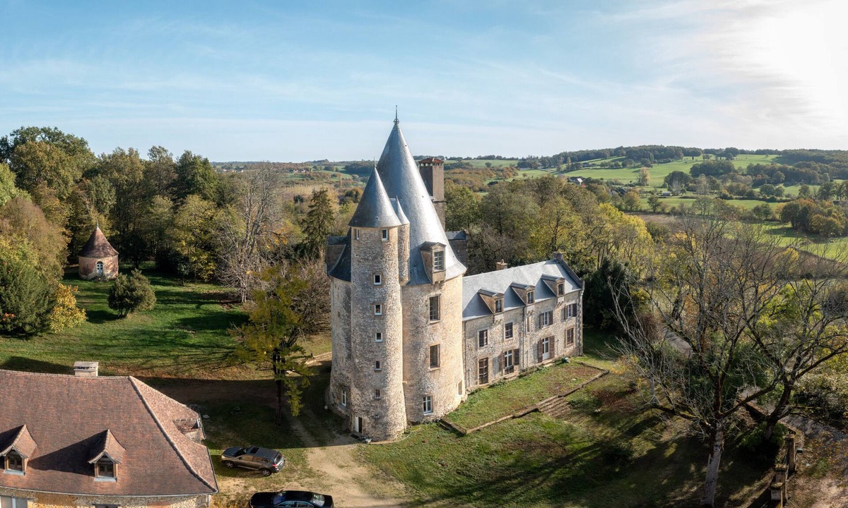 Saint-Medard-d'Excideuil Other | Artist's castle in the heart of Périgord