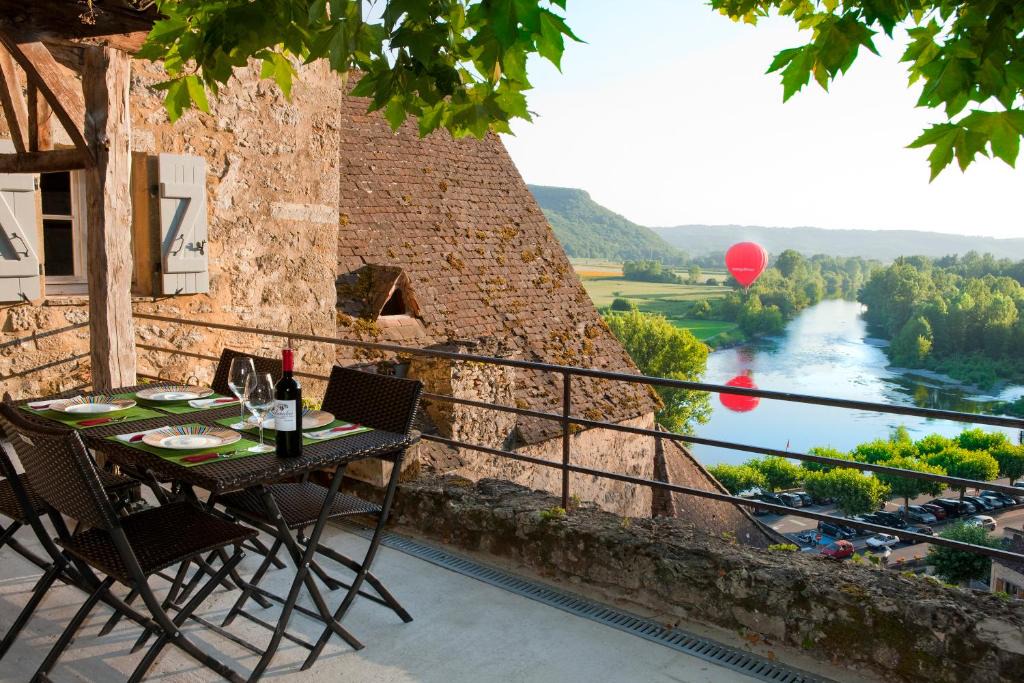 Beynac-et-Cazenac House | Au coeur de Beynac, superbe maison du XIVe siècle avec jardin panoramique