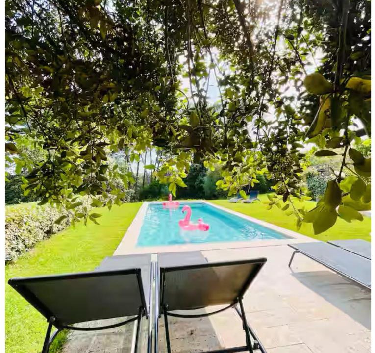 Le Beausset Bed & Breakfast | Authentique bergerie en pierre avec jacuzzi, piscine et massages La grange des amoureux