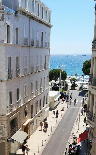 Cannes City Centre Hotel | Azurene Royal Hotel