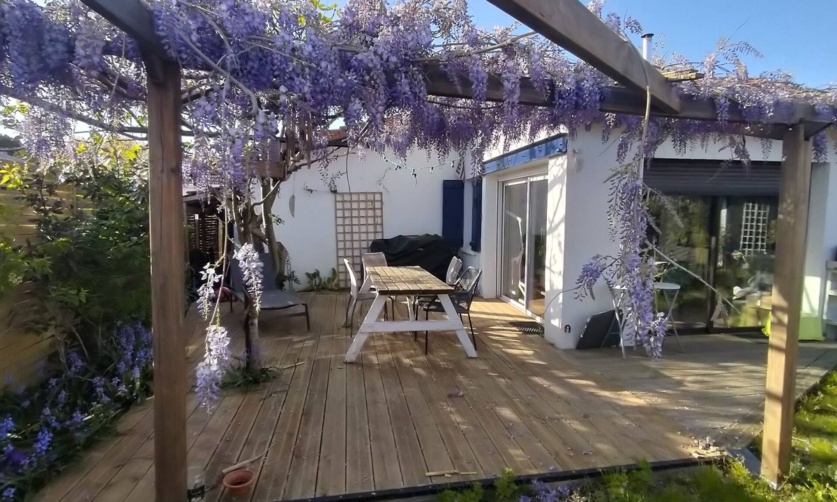 Biganos House | Bassin d'Arcachon house, garden and outbuilding. Near train station.4 bdrms