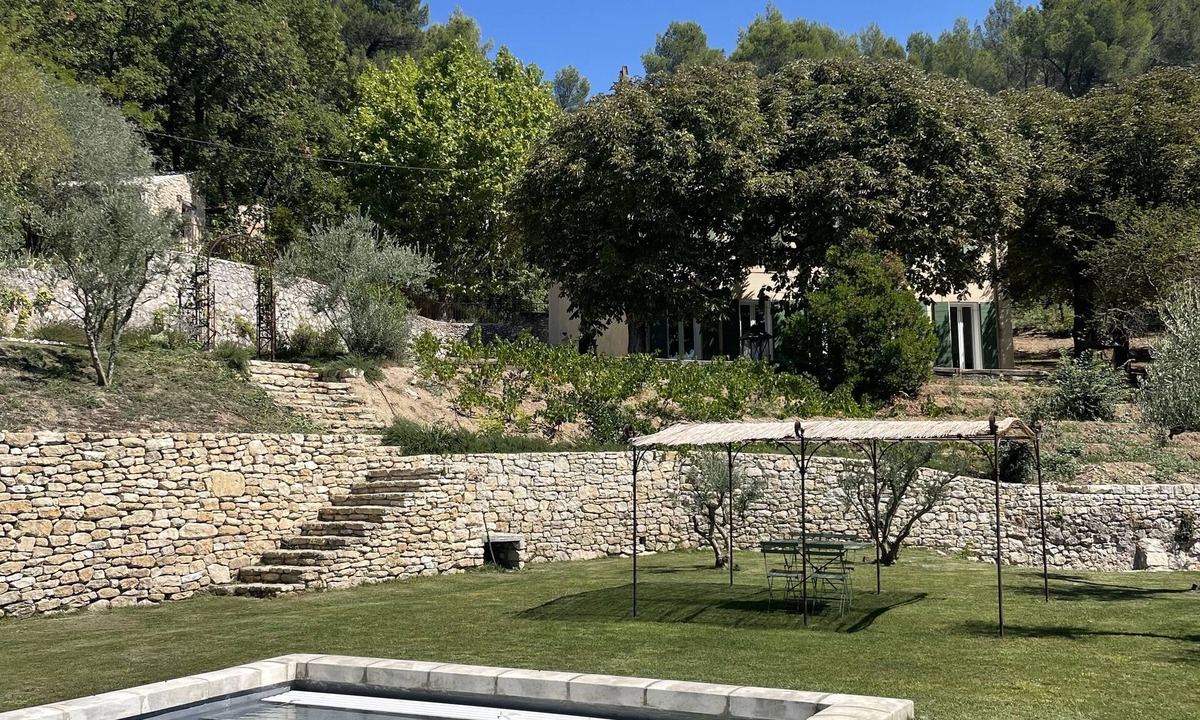 Grand Sud House | Bastide sleeps 9, large secure swimming pool, not overlooked in Aix en Provence