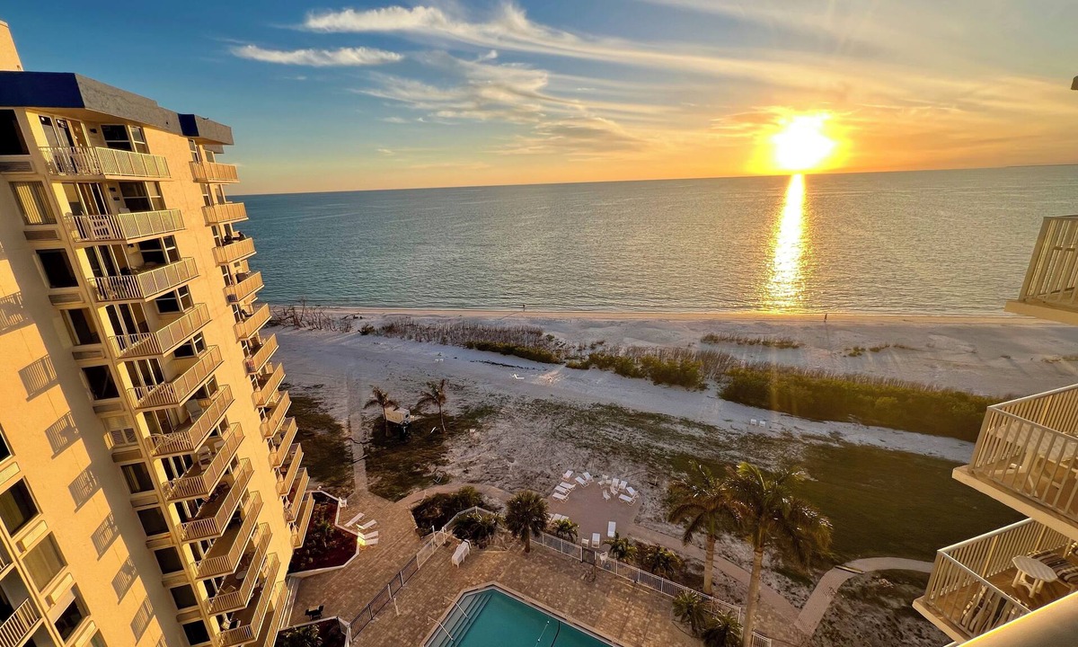 South Island Condo | Beachfront, fantastic views, 11th floor, WiFi, super clean, read our reviews!