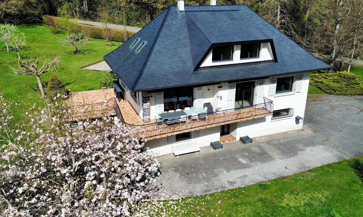 Saint-Alban-de-Montbel Villa | Beautiful villa on the slopes of Lake Aiguebelette!