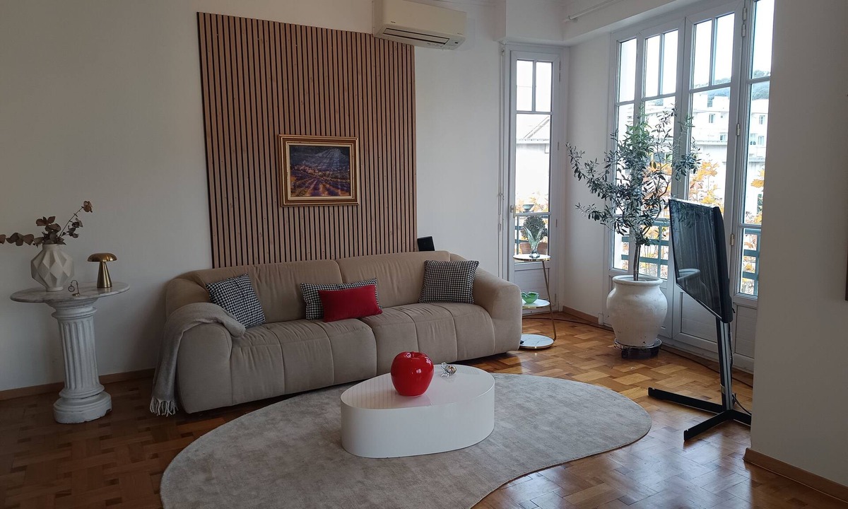 Saint Philippe Apartment | Beautiful 3 Bdrs Apt in Center of Nice, half a mile from Promenade des Anglais.