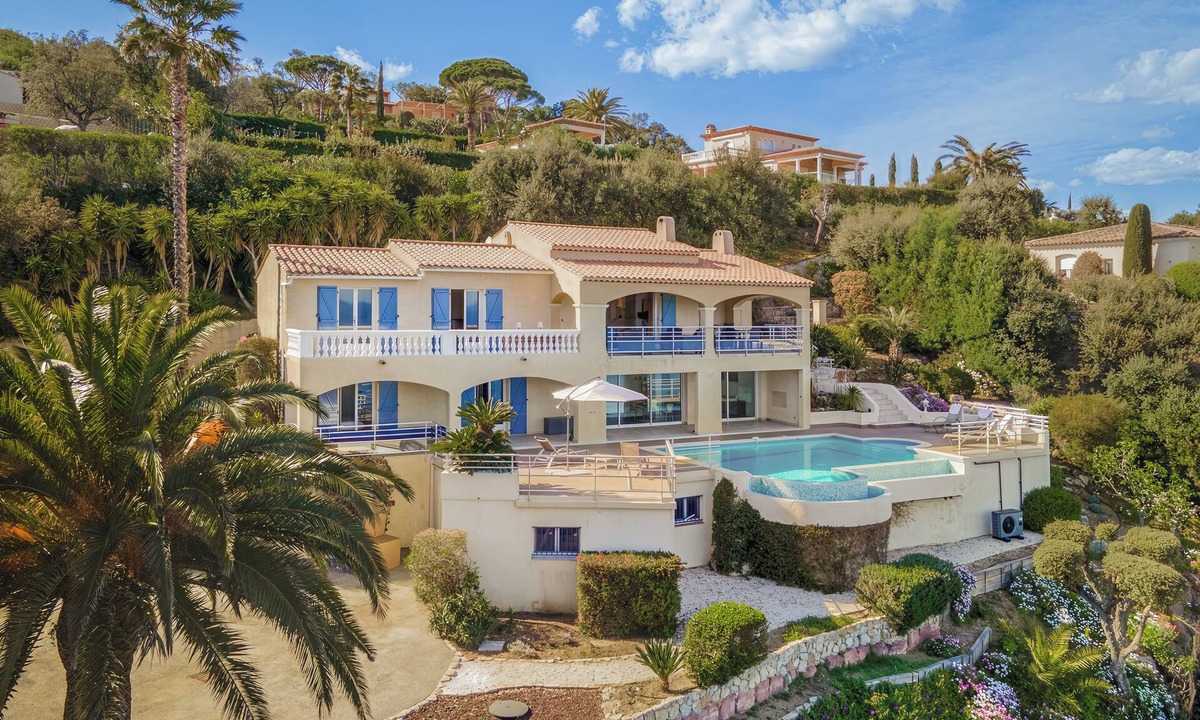 La Nartelle Villa | Beautiful 4* villa with panoramic sea views, infinity pool, close to the beach