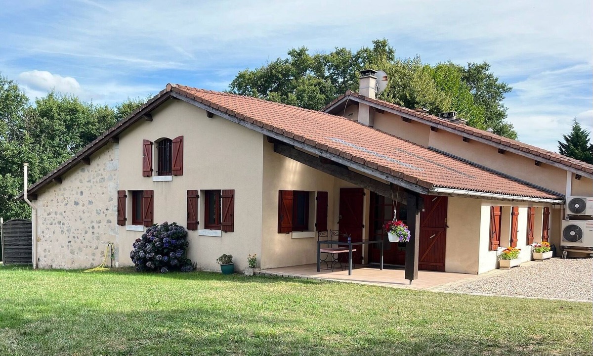 Saint-Vallier Cottage | Beautiful gîte in the tranquil french countryside