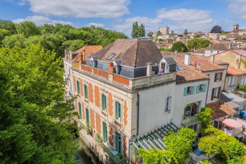Pons House | Beautiful large stylish villa centrally located in Pons