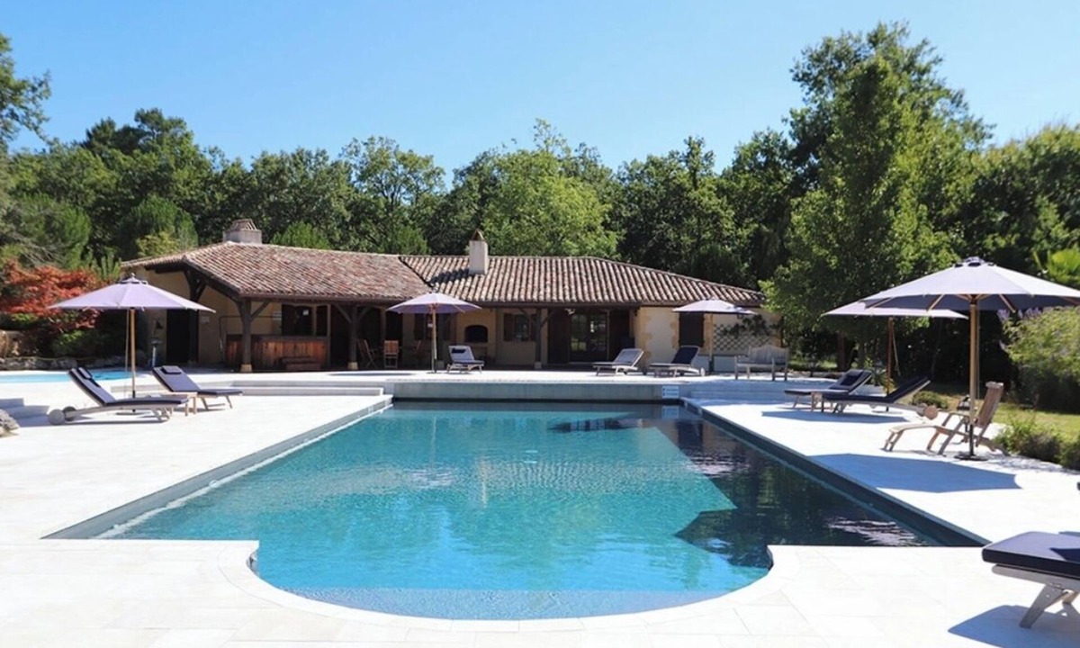 Salles Villa | Beautiful private 3-bedroom villa with swimming pool and tennis court