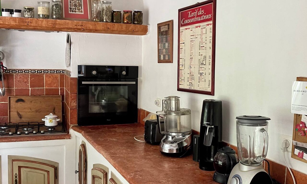 Le Rouret House | Beautiful, spacious villa—perfect for a summer vacation for 5–6 people -