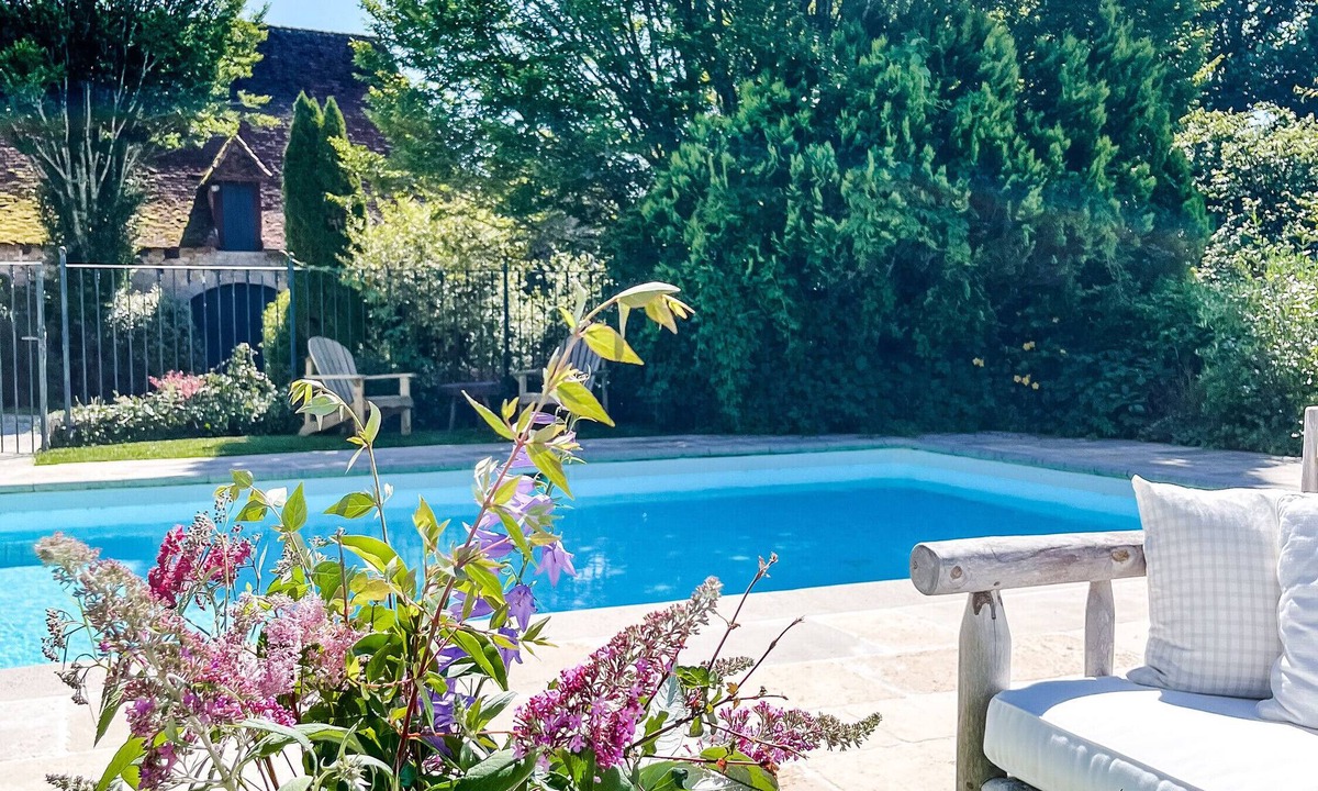 Tourtoirac Bed & Breakfast | Bed and Breakfast 'Domaine De Pragelier, Le Caribou' with Shared Pool
