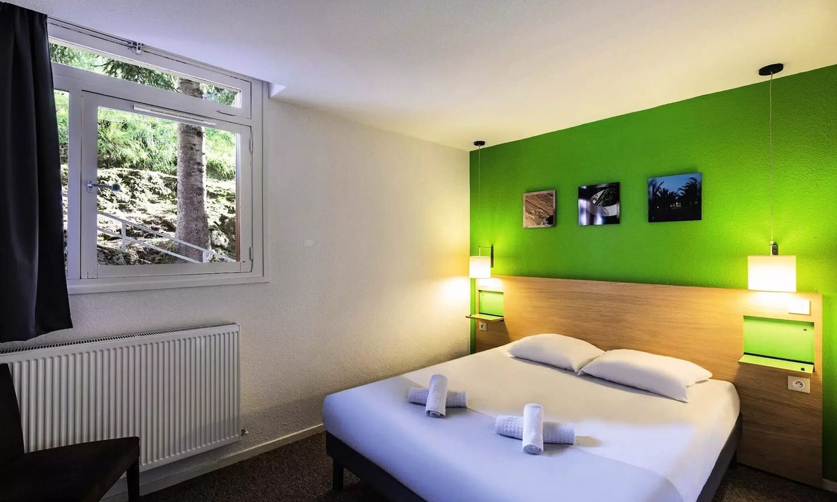Eaux-Bonnes Hotel | Belambra Clubs Gourette - Lou Sarri - Half board - Classic accommodation 3 Adults and 1 Child with balcony