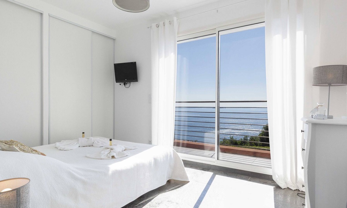 Theoule-Superieur Villa | BNB RENTING Breathtaking luxurious villa with sea-view in Théoule sur Mer