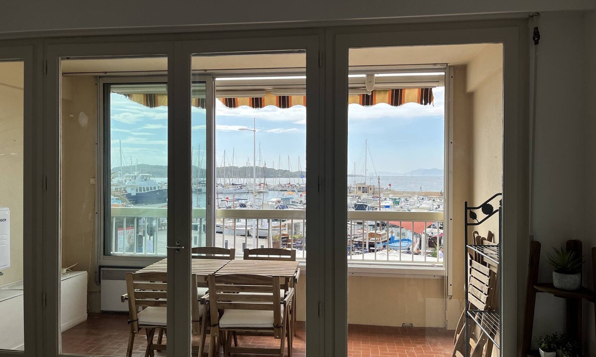 Le Brusc Apartment | Breathtaking view of the port of Brusc and the island of Embiez