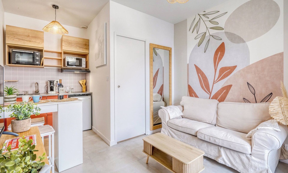 Bastide Apartment | Bright romantic stay in the heart of Bordeaux