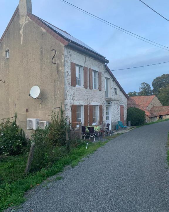 Busset House | Busset Liages situé dans le Bourbonnais 1 chambres lit double et un clic clac